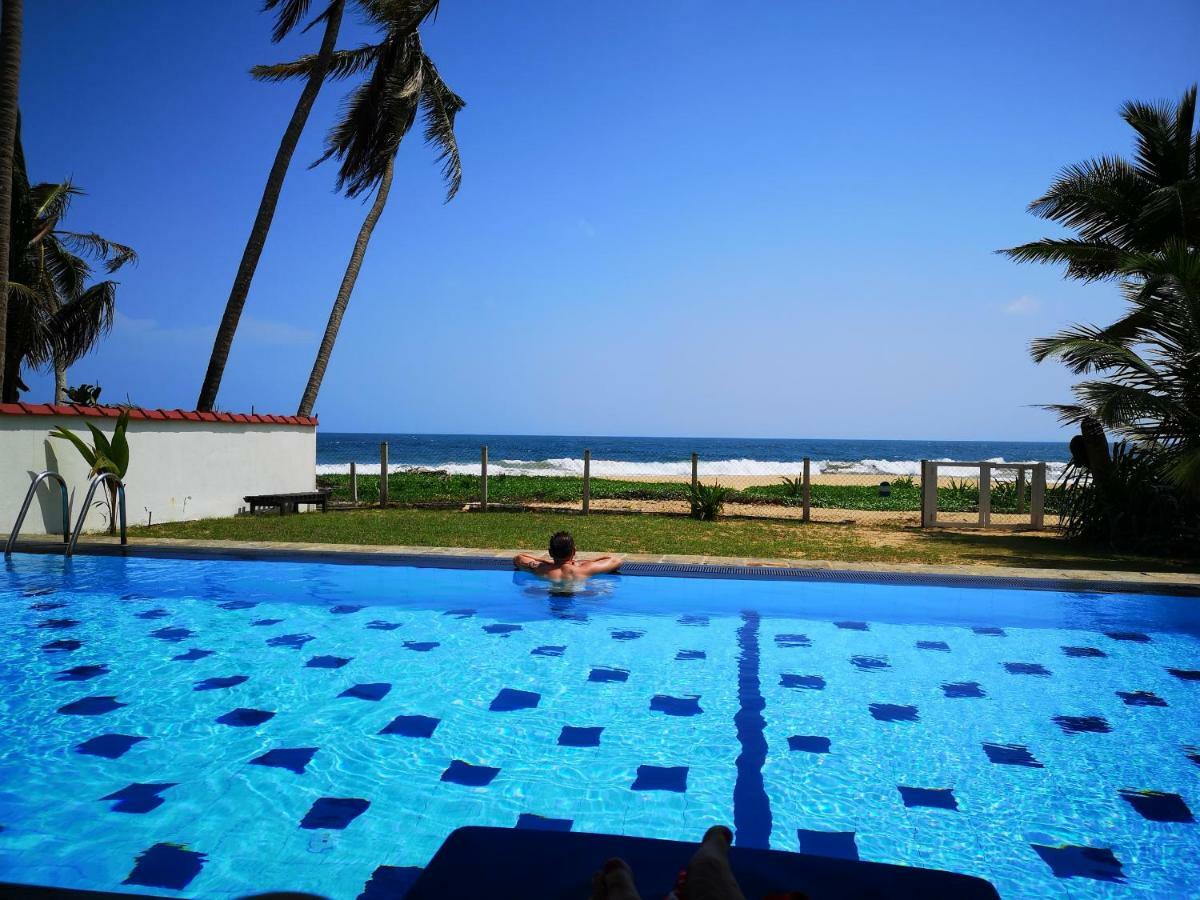 Tropical Beach House Хіккадува Екстер'єр фото