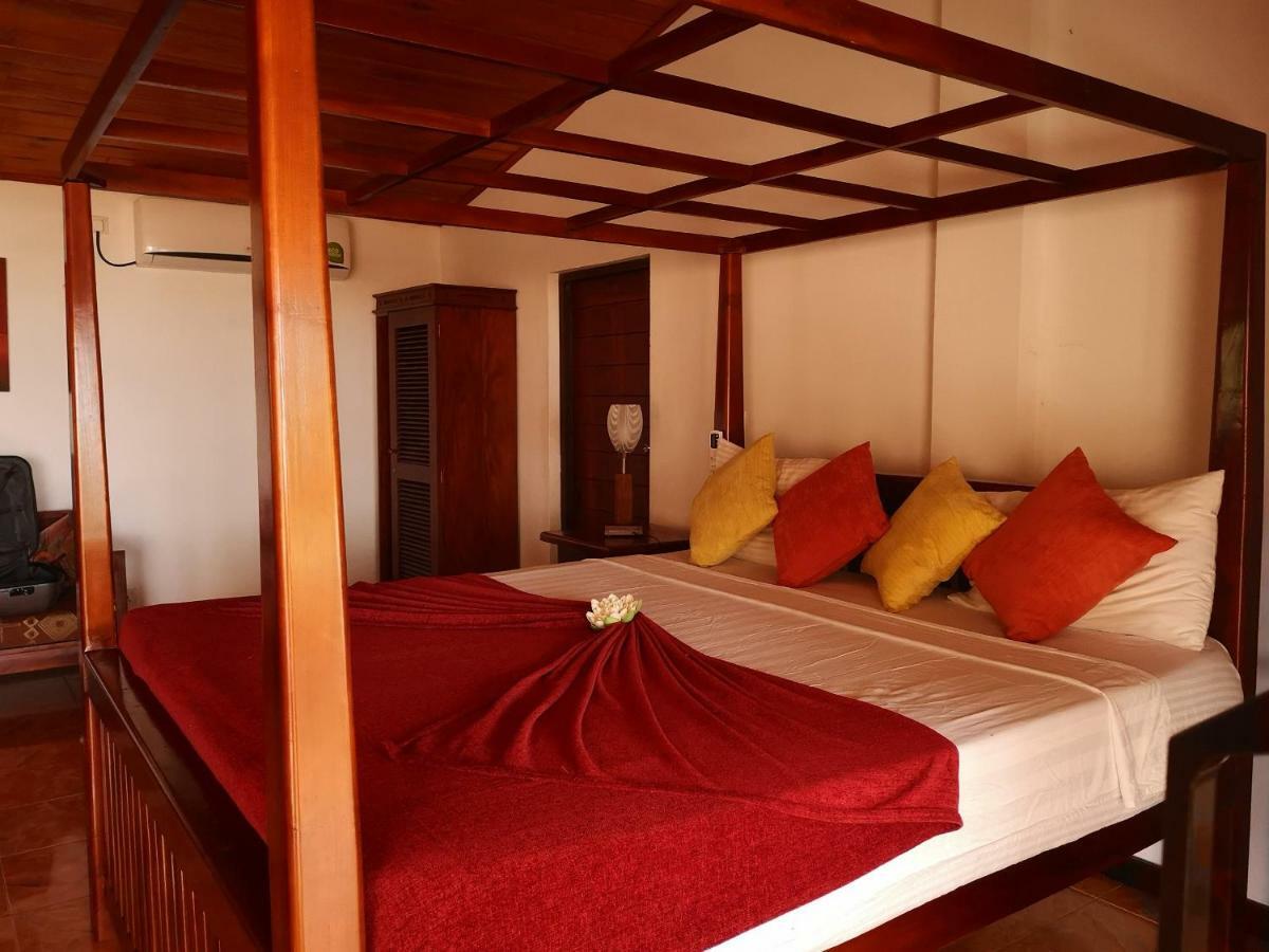 Tropical Beach House Хіккадува Екстер'єр фото