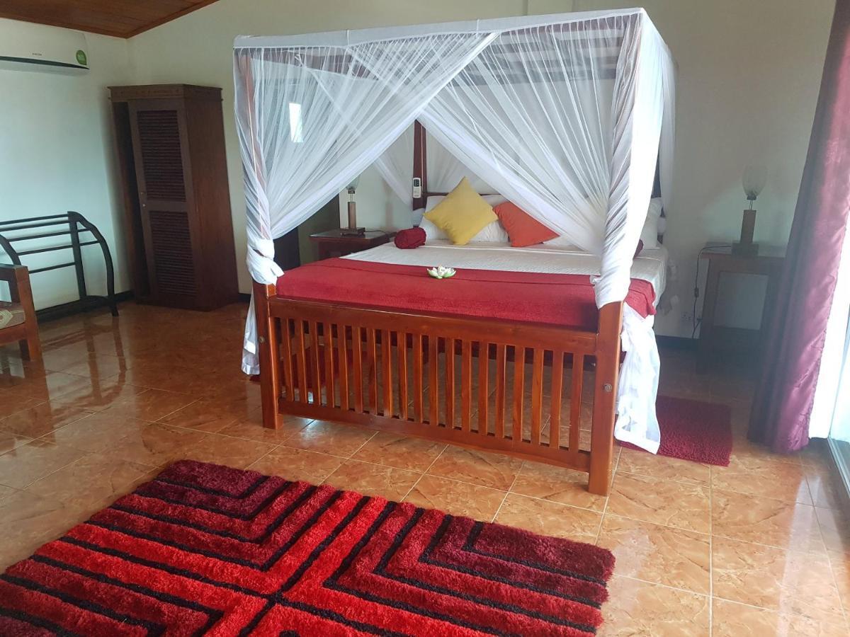 Tropical Beach House Хіккадува Екстер'єр фото