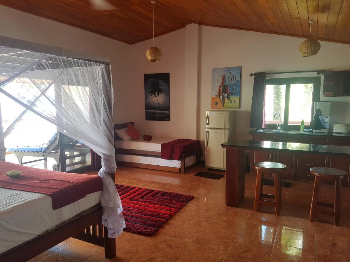 Tropical Beach House Хіккадува Екстер'єр фото